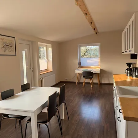 Helle, Grosse In Laendlicher Umgebung